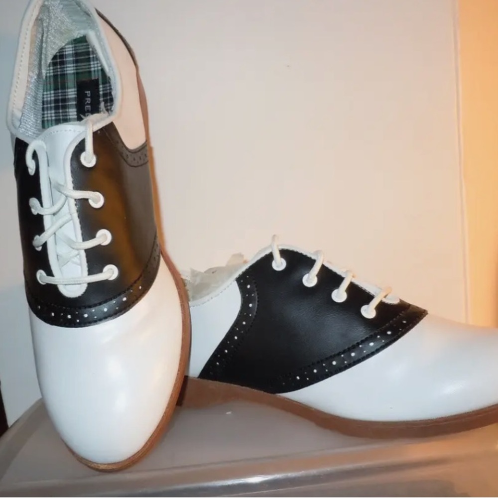 Saddle shoe. Size 7.5.